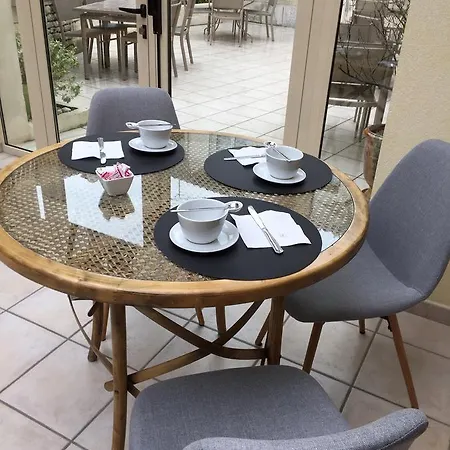 Logis Le Hotel Coulon